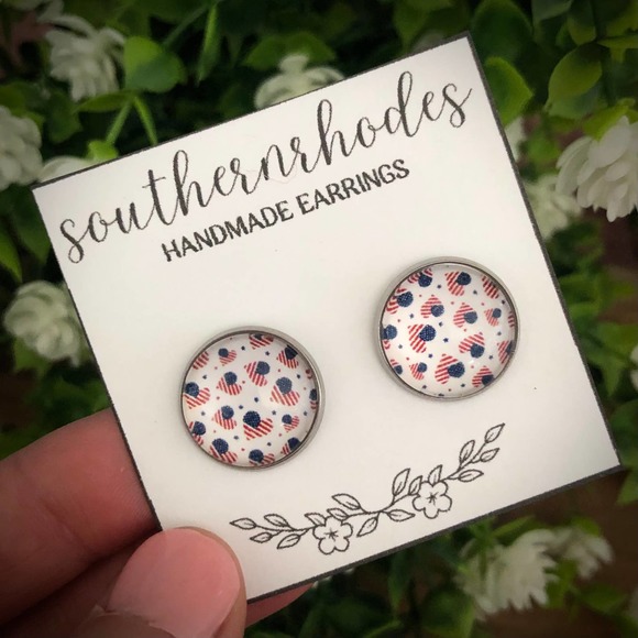 American Flag Heart Printed Stud Earrings | 4th of July | 16mm - Picture 2 of 4